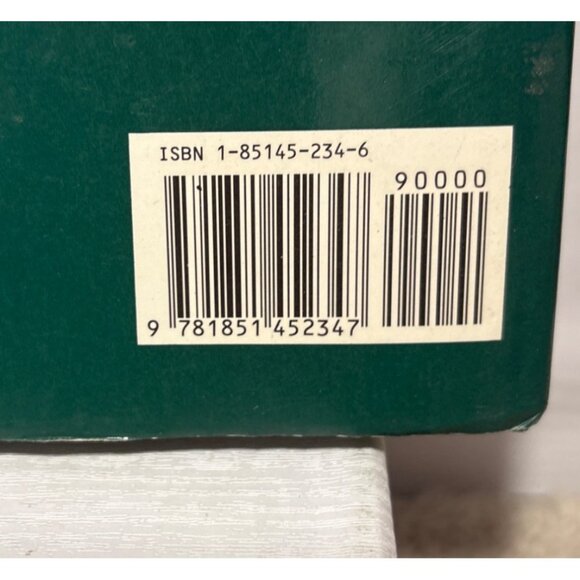 Knitting Wildlife Pattern Book By Ruth Herring & Karen Manners Handcover - Picture 3 of 13